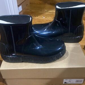 Ugg women’s Drizlita sz 9 new